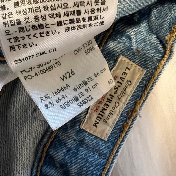Levi’s 501 light wash jean shorts - Picture 3 of 3